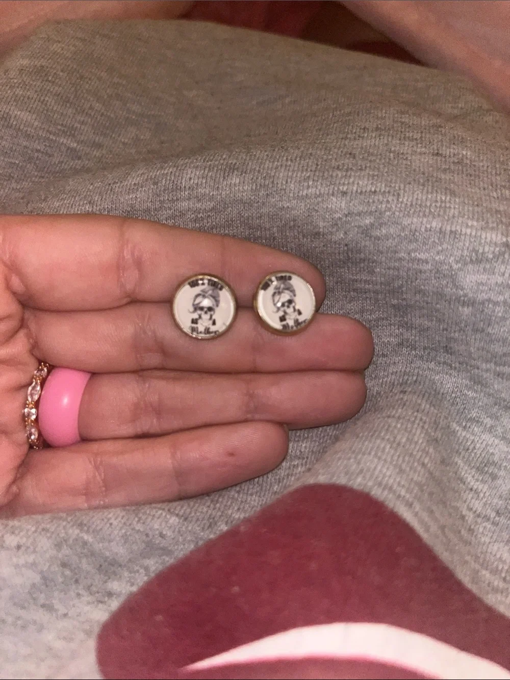 N/A features edgy skull